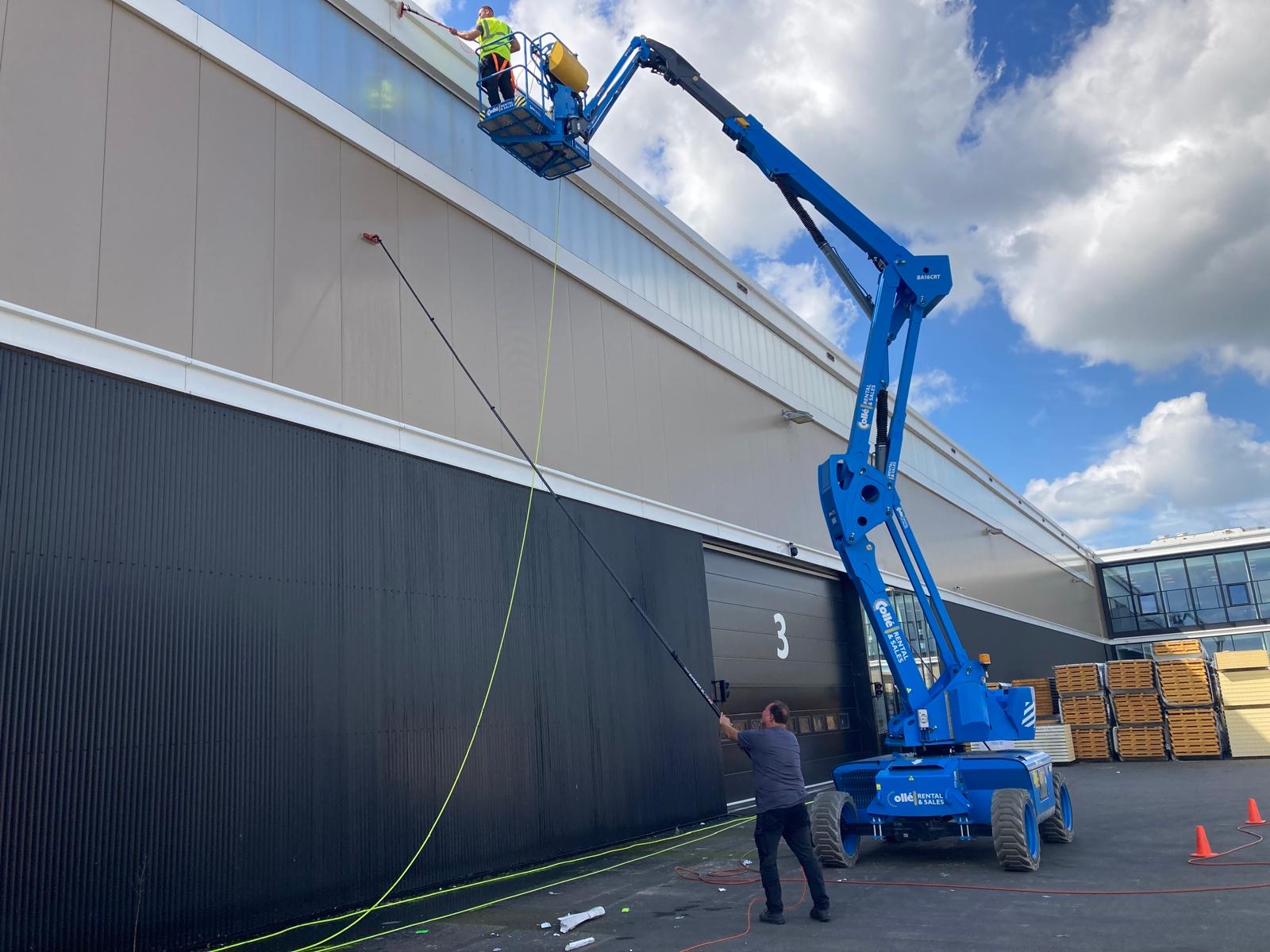 Schoonmaken gevel SAB Geldermalsen